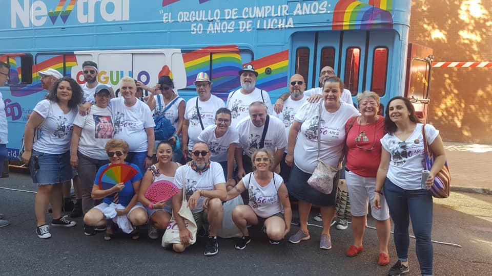fundacion26D's tweet photo. Nuestrxs chicxs preparados para darlo todo!!!
#elorgullodecumpliraños #50añosdelucha #mayoressinarmarios #f26d Mado Madrid Orgullo
Foto: Lola Murillo Flores https://t.co/G9RrqPkMyr