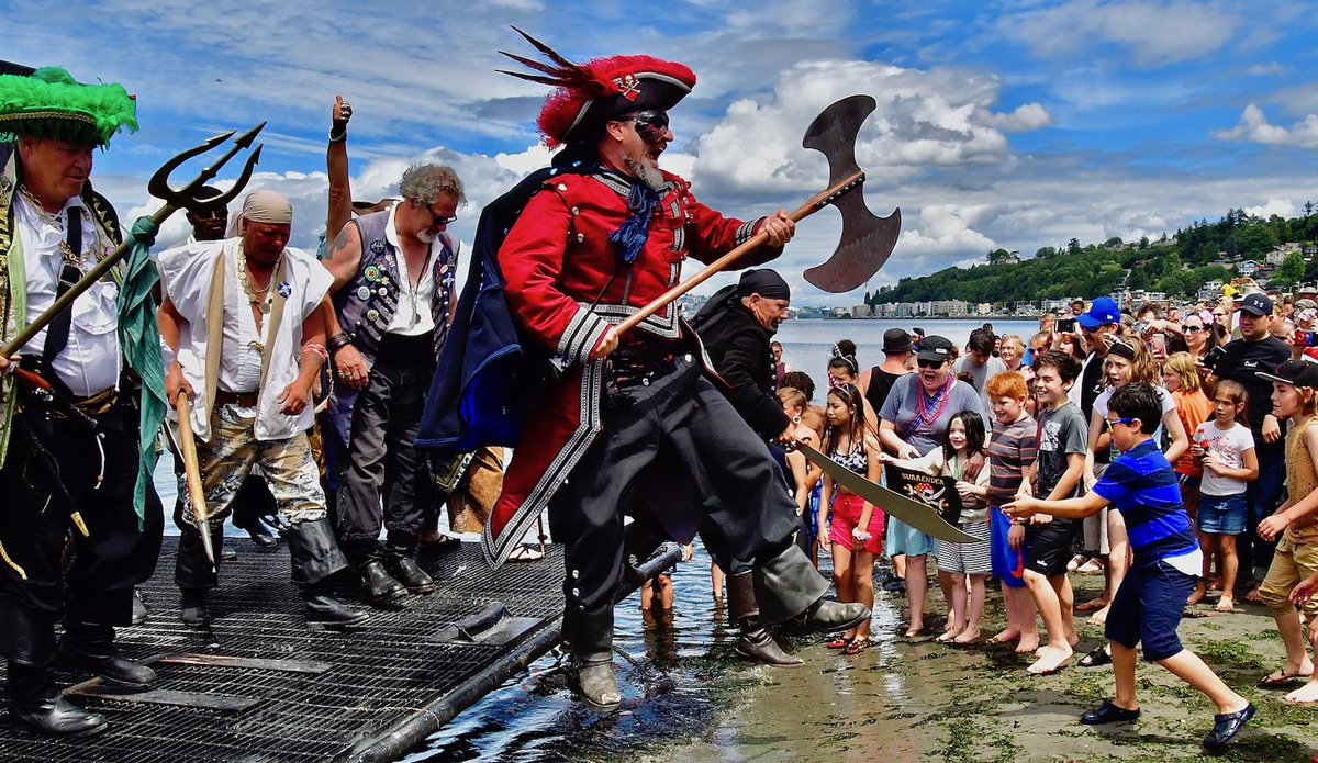 westseattleher's tweet image. Seafair Pirates land on Alki today to shiver your timbers!

westsideseattle.com/west-seattle-h…

photo by Patrick Robinson #Seafair #seafairpirates #pirateslanding #Greatphotos #Seattle