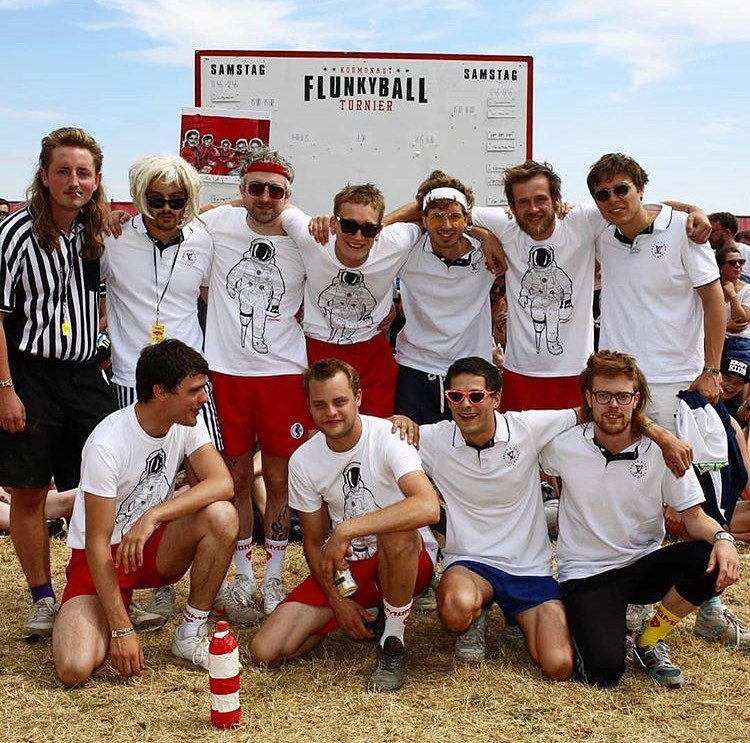 ⚡️ Duell des Tages: <a href="/VonWegenLisbeth/">Von Wegen Lisbeth</a> vs. <a href="/Kraftklub/">KRAFTKLUB</a> ⚡️
Glückwunsch an Von Wegen Lisbeth 🏆🥇