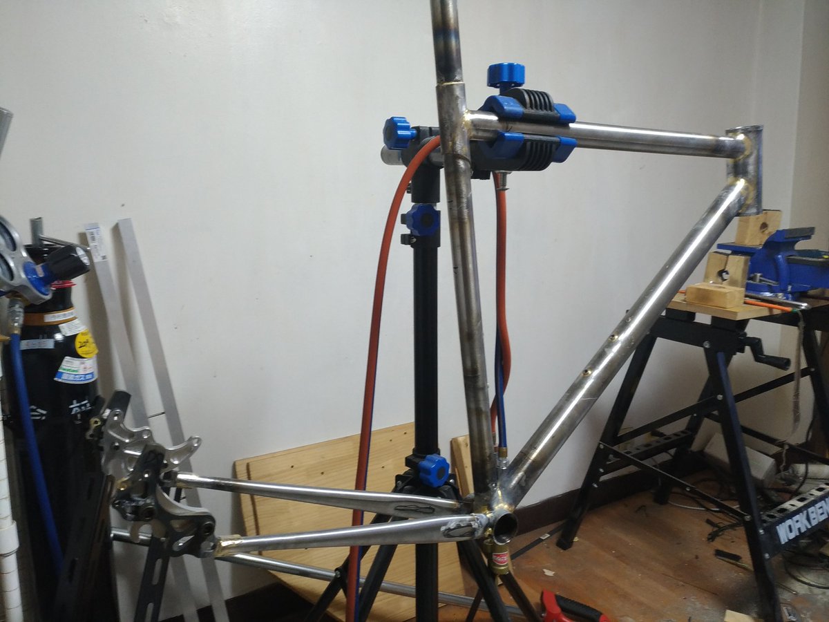 okyuutoZ's tweet photo. 自作タグあたりからフォロワーさん増えたので、改めて。
自転車フレームを自作するプライベーター兼ネジリスト、絵を描いたり同人誌描いたりしています。

https://t.co/FQ5l5l8o7e https://t.co/m7uxLxmMic
