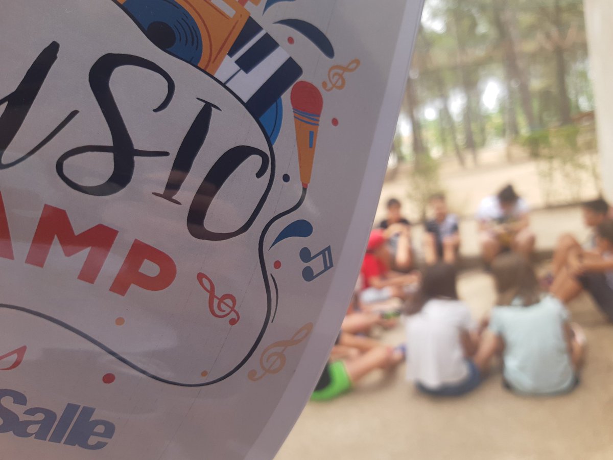 Empezamos las dinámicas con los animadores en #SalleJovenMusicCamp . Comenzamos a conocernos y a disfrutar de los demás. #SomosLaSalle