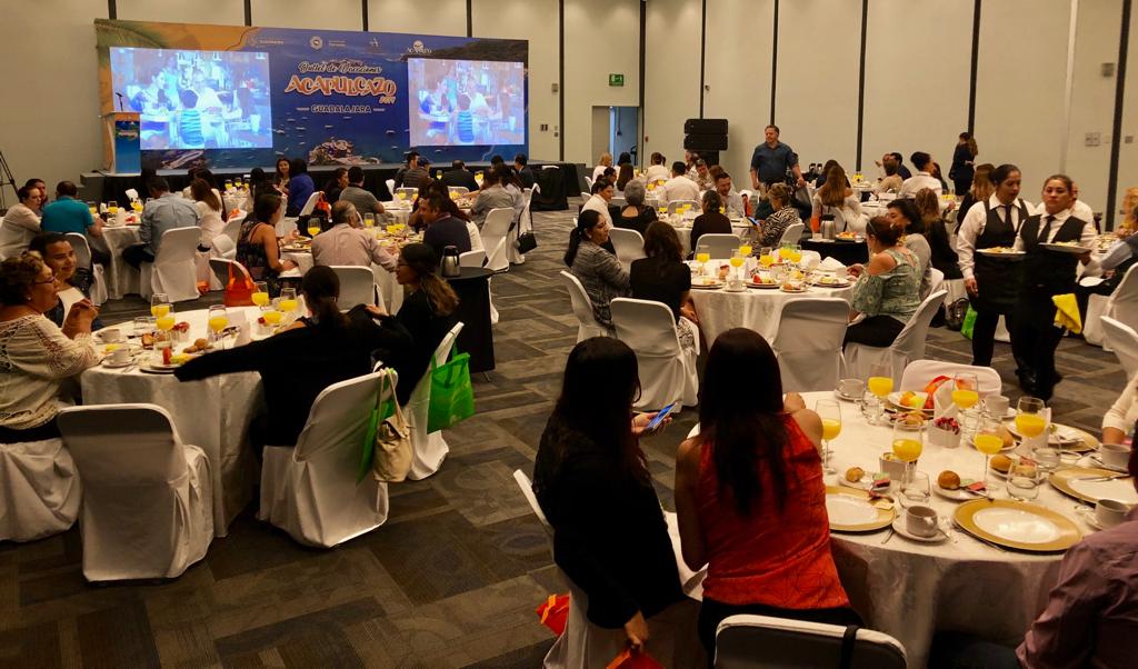 acapulcazo_of's tweet photo. Inician las actividades del #Acapulcazo 2019 🌴☀️ en GDL con el Seminario de Destino a más de 100 Agentes de Viajes y Mayoristas de #Jalisco. https://t.co/a49O4Avlp0