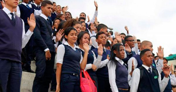 LaAranera's tweet photo. El Instituto Nacional de Capacitación y Educación Socialista @Incesocialista en el estado Anzoátegui incorporará 555 trabajadores a Pdvsa Gas
https://t.co/YVTYVzqERv
#ChambaInces
#Inces60AñosFormando
@NicolasMaduro
@psuvaristobulo
@WuikelmanAngelP
#16AniversarioMisiónRobinson https://t.co/sRHQUU90Mz