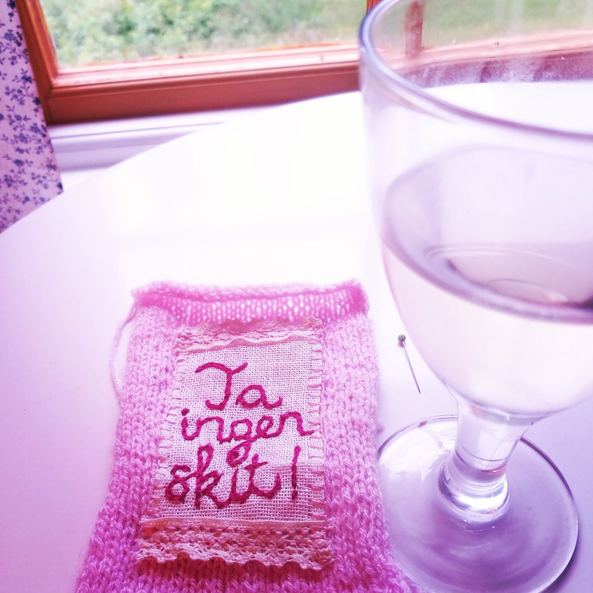 StrikkChics's tweet photo. Ta ingen skit! Take no shit! #Strikkchics #yarnbomb #hassela #hälsingland #yarngraffiti #gerillaslöjd https://t.co/FBT9KeuWcV
