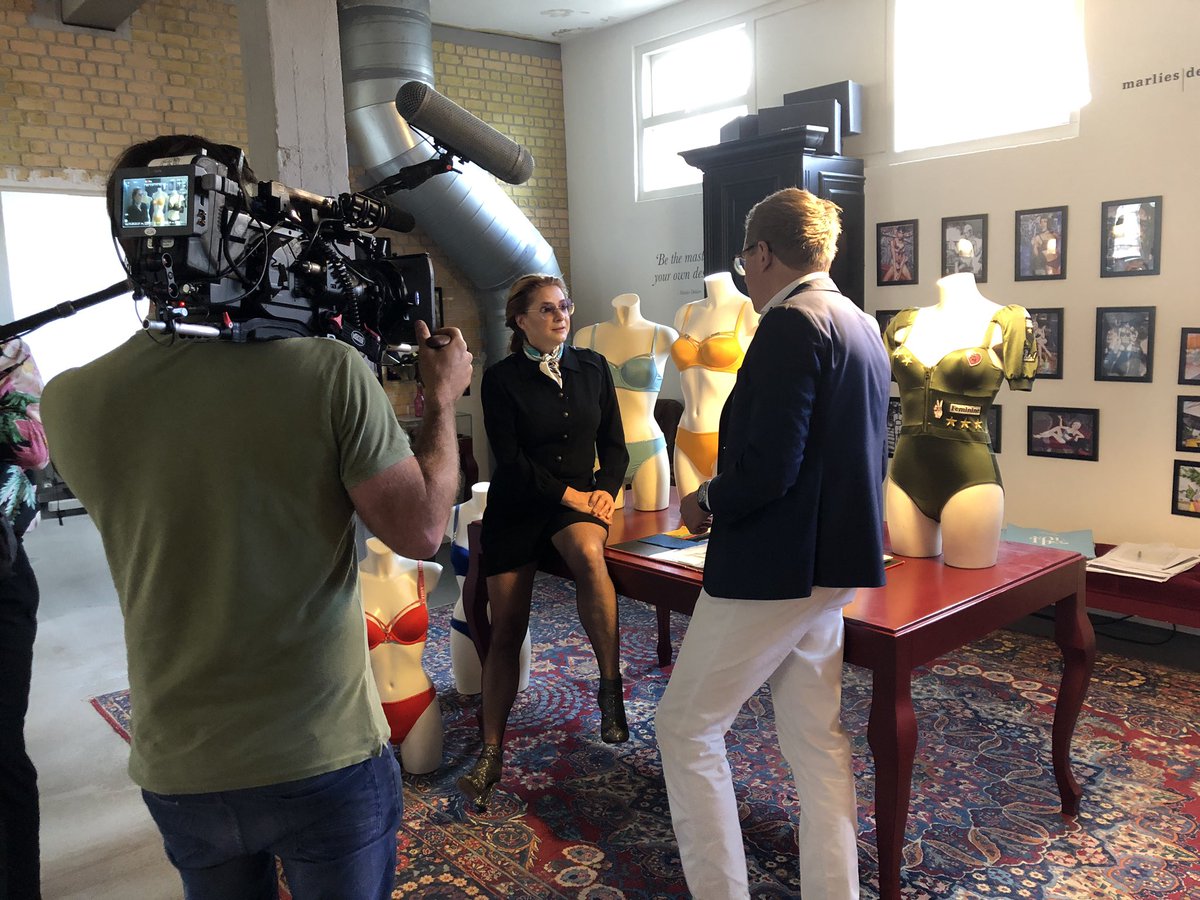 Last month the <a href="/NPO1/">NPO 1</a> tv crew of #Jairingoedgezelschap came to visit at my office! Get a sneak peek behind the scenes of marlies|dekkers here: npostart.nl/jair-in-goed-g…