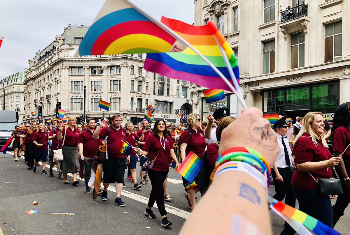 Incredible to see such high level support for the diversity within defence at Pride in London this year! Thanks to @PennyMordaunt, what an amazing ally! #PrideInDefence #Pride @MODLGBT @Prism_Dstl @RNCompass @ArmyLGBT @RAF_LGBT