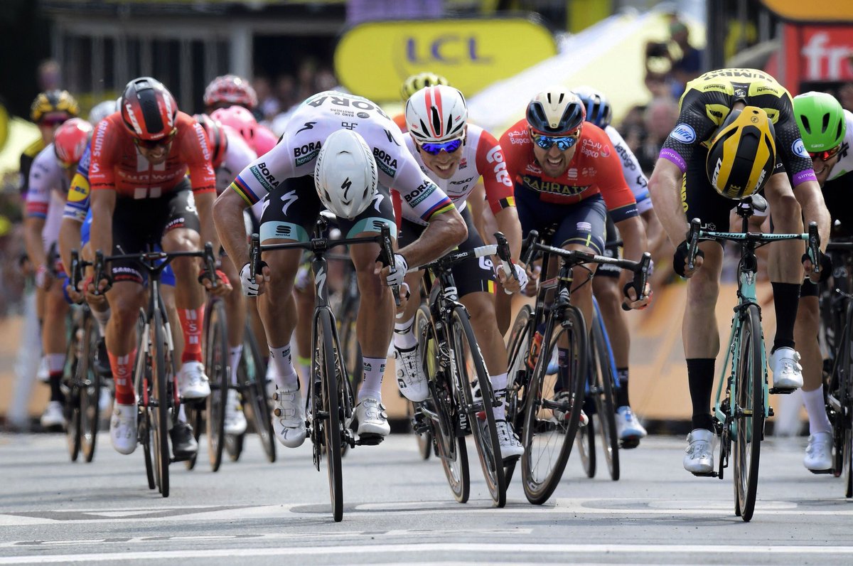 teamessent_'s tweet photo. Wat een geweldig begin van @LeTour: @MikeTeunissen wint de eerste etappe en is de eerste Nederlandse geletruidrager in dertig jaar 💛 Gefeliciteerd @JumboVismaRoad 💪 https://t.co/K3DltXmKLB