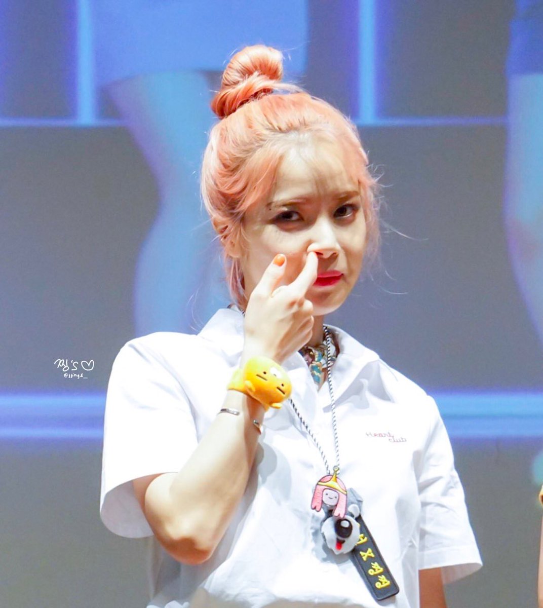 Monty On Twitter Who Did More For The Kpop Community Rt For Yong Picking Her Nose Like For Lana Mgmavote Mamamoo Rbw Mamamoo