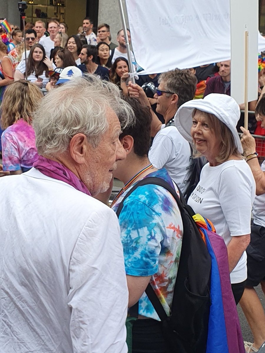 DennisBrask's tweet photo. Jag såg Gandalf irl! #pride https://t.co/KsN0DKARXy