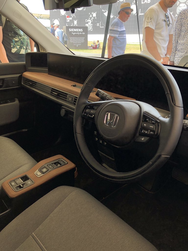 zacpalmerr's tweet photo. Give it here, Honda. This thing is way too cute and cool. So happy I got to see it at the @fosgoodwood https://t.co/it42DqTZZ6