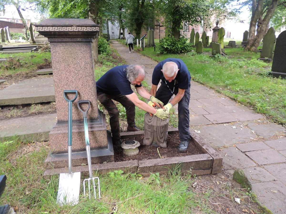 FriendsofFOPCC's tweet image. Another lovely afternoon in the churchyard, we have concentrated on tidying and brushing graves today, getting rid of the weeds and generally making everywhere look lovely again.  Well done guys!