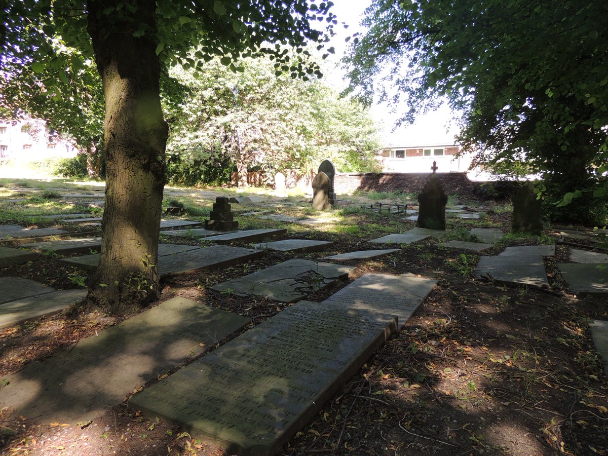 FriendsofFOPCC's tweet image. Another lovely afternoon in the churchyard, we have concentrated on tidying and brushing graves today, getting rid of the weeds and generally making everywhere look lovely again.  Well done guys!