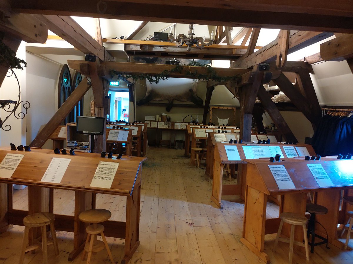Would love to practice my writing skills at the scriptorium in the attic of <a href="/MuseumMeermanno/">Museum Meermanno</a>