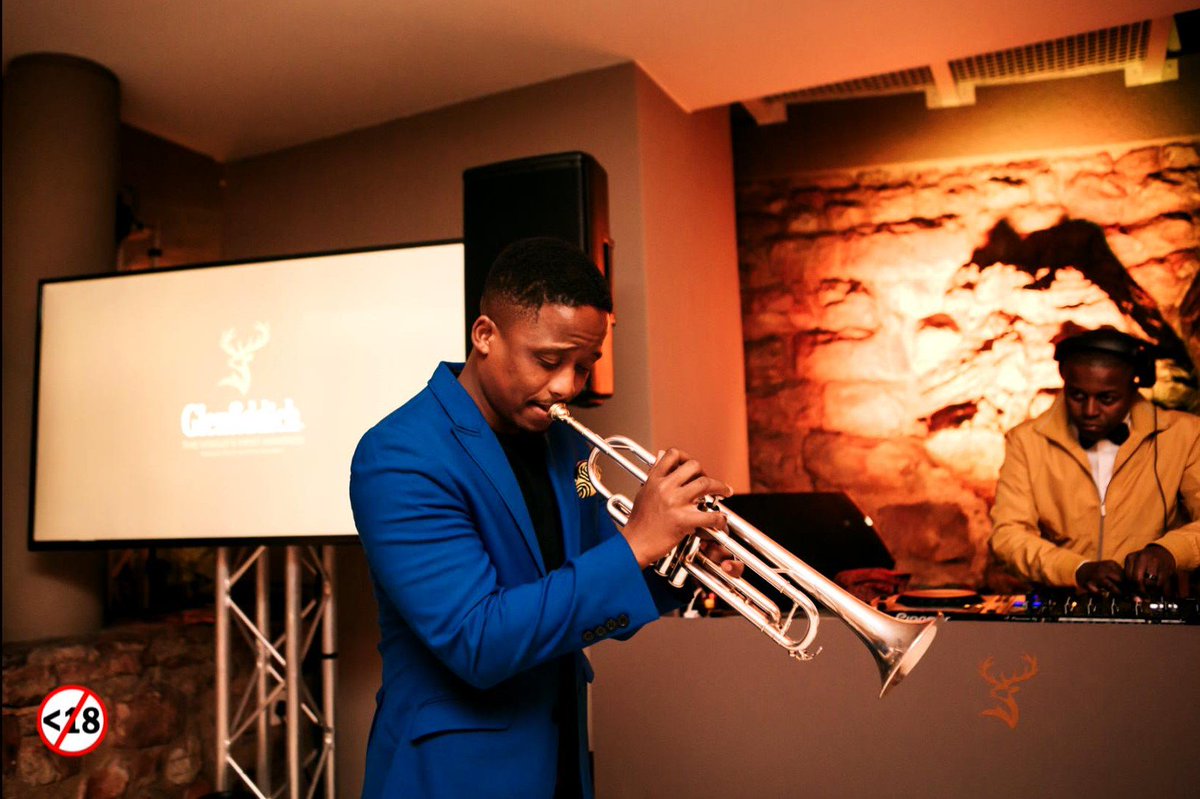 SABC3Topbilling's tweet photo. The @GlenfiddichSA #ChallengersClub brings together mavericks from different industries and we are certainly feeling inspired! The first ever functional billboard and whiskey bar is also set to tour the country, with Durban in July and Cape Town later this year! 

📷:@_andpeople https://t.co/2B0HXC4Ybc