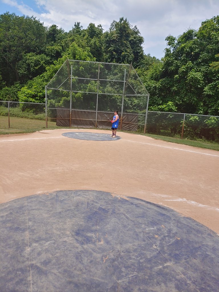 rtkeating1's tweet photo. Feels like 130 degrees on this field today and we're still out here practicing. Hahaha #hardwork #nutjobs #abouttofaint https://t.co/B2MwYIL6dy