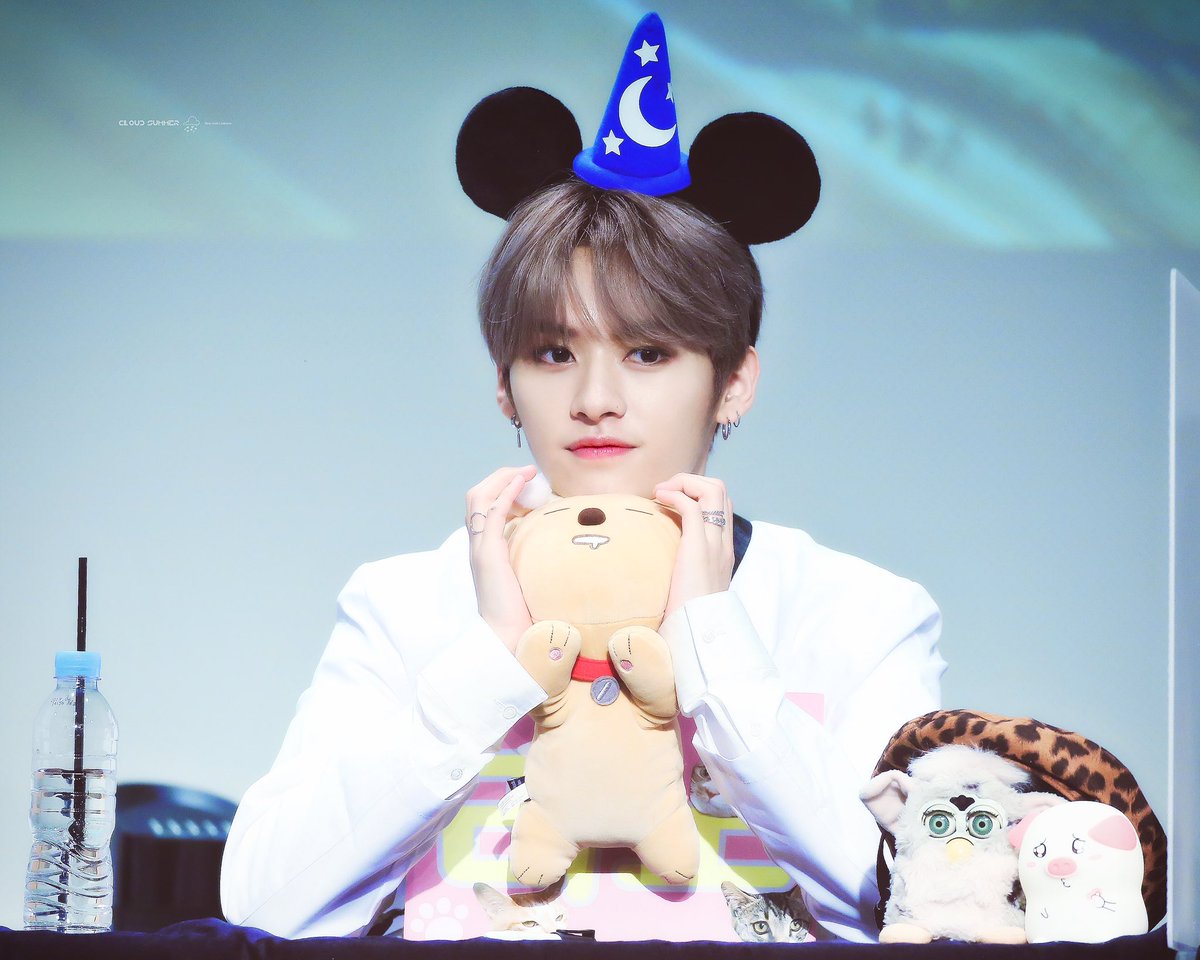 cloudsummer1025's tweet photo. #스트레이키즈 #StrayKids #리노 #민호 #LeeKnow 
190706 영등포 팬싸 
Can doctor Lee cure my lovesickness? https://t.co/3R7a9BSFTW