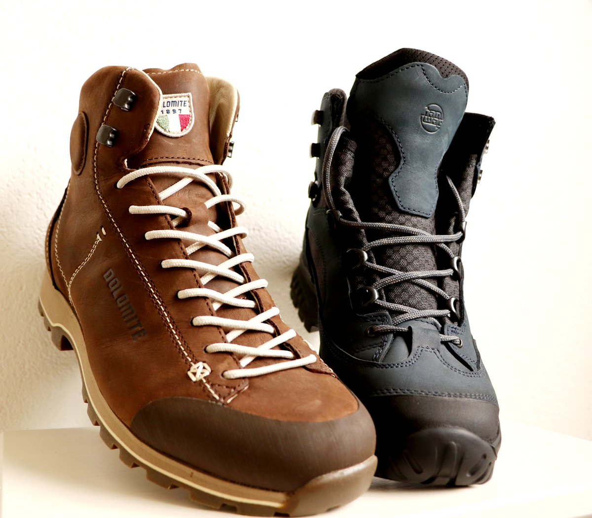 Vandaag 2 paar mooie wandel schoenen gekocht voor de vakantie. Super goed geholpen bij natuurlijk <a href="/VBOutdoor/">Van Bemmelen Outdoor</a> bedankt mannen. En die nieuwe winkel ziet er strak uit succes.