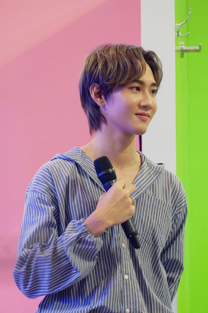 urmyfavmonday's tweet image. F L Y M E T O T H E M O O N 🌙

#BeMoreinspired 
#BeMoreWithBlue 
#CaptainChonlathorn
#NadaoArtist