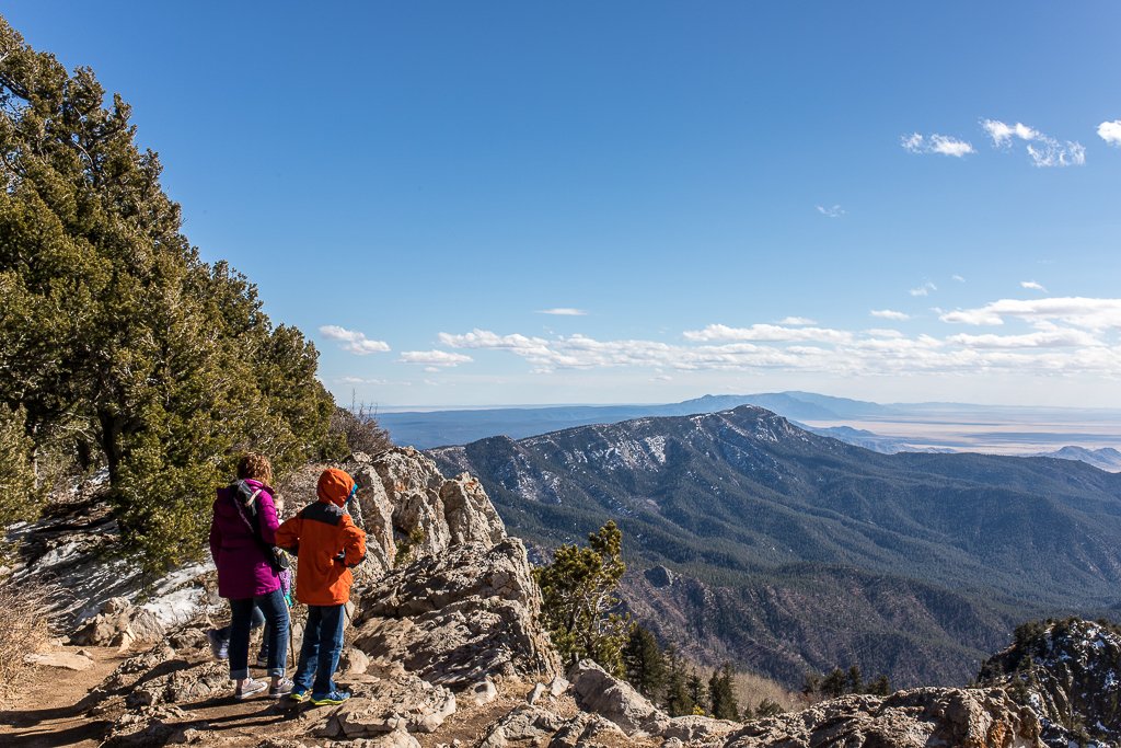 Visiting Albuquerque? Take a ride up the #Sandia Tramway and get a new perspective on this fun city. Read more about #ABQ here: alongforthetrip.com/things-to-do-i… #familytravel #NewMexicoTRUE #TrueABQ #VisitABQ @VisitABQ @SkiSandiaPeak