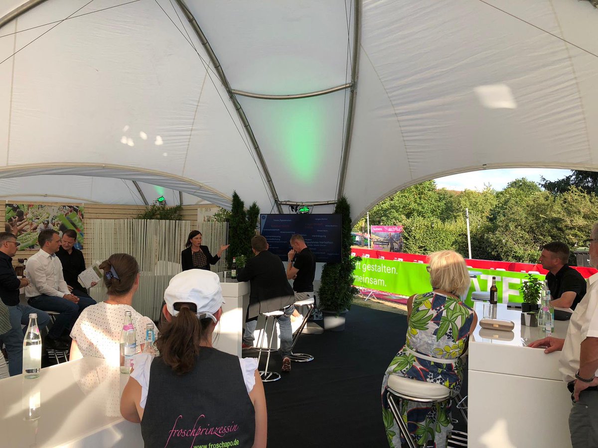 Meetup Change-Prozesse und digitale Geschäftsmodelle -
Deutsches Institut für Change-Prozesse und digitale Geschäftsmodelle sowie Unternehmerfabrik Roth zu Gast in der DATEV-Lounge bei der #DATEVChallengeRoth