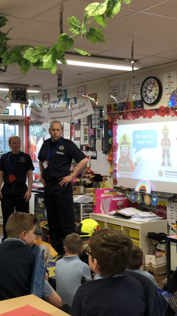 CraigCooperNFRS's tweet photo. #BlueWatch from @arnoldfirestn attended @SJSJuniorSchool today to complete the #MileRun with 147 children, they also provided @nfrs_education package #PeopleThatHelpUs & spoke about the equipment @nottsfire use & the role of a #FireFighter #CreatingSaferCommunities @cemmott1981 https://t.co/NsqGwXNuKw