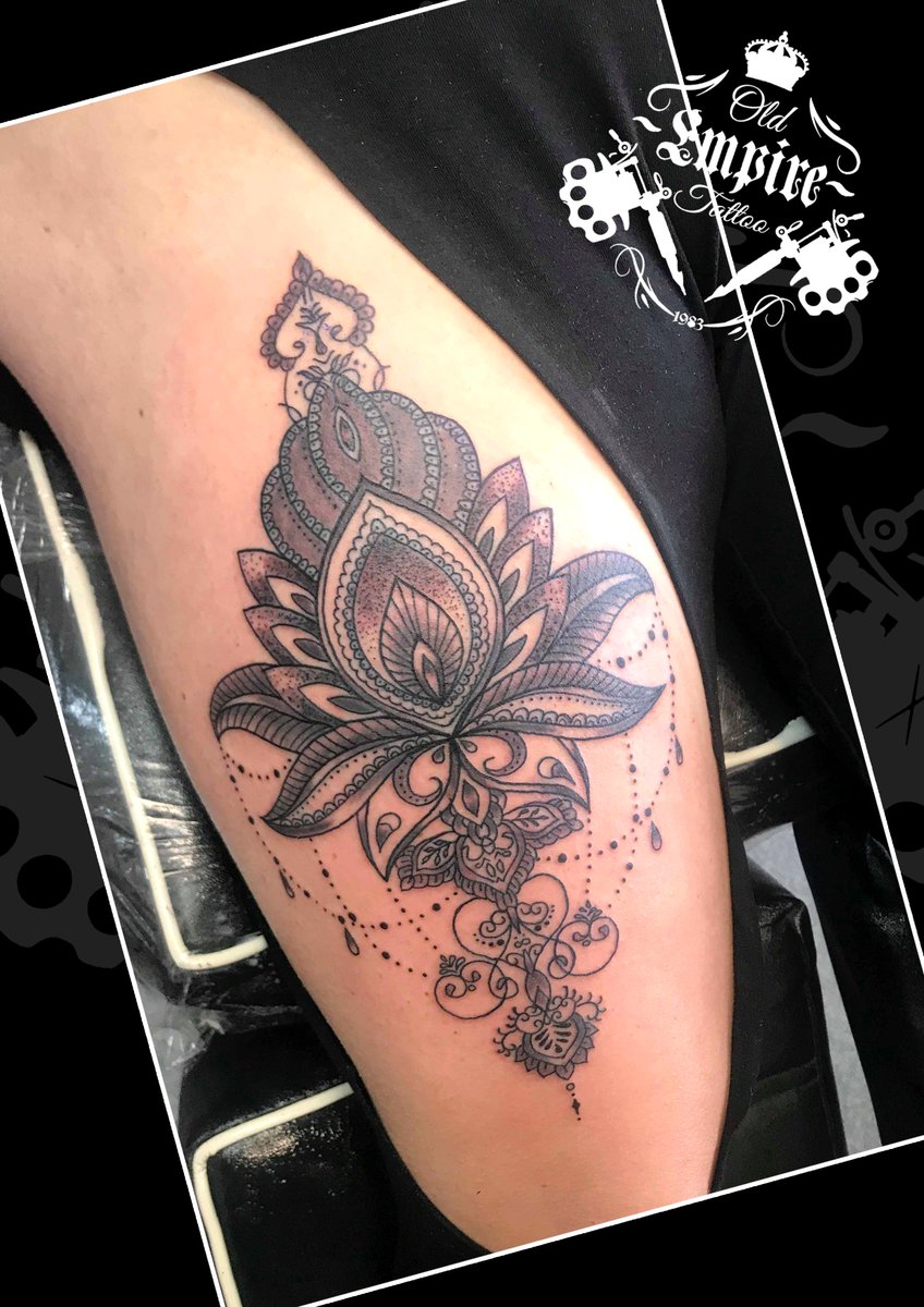 RT twitter.com/Joel_Tattoo_12… Really enjoyed doing this #Elegant #Lotus and #Mandala #Thigh #Tattoo today #DotWork #BlackAndGrey #Lotus #Jewellery #NewInk #OldEmpireTattoo #Salford #LittleHul…