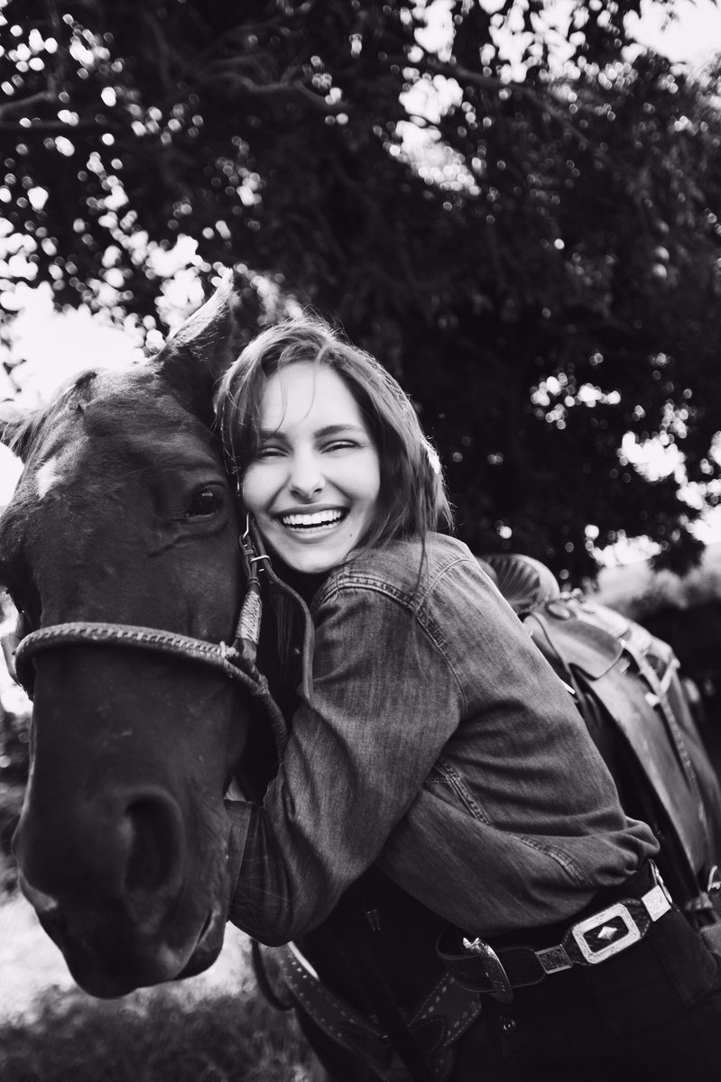 JessicaMayWeb's tweet photo. You are the most strong woman in this world, my reason of honesty <3 Happy 8th March @jessicamay_br https://t.co/i6NvL1llWB