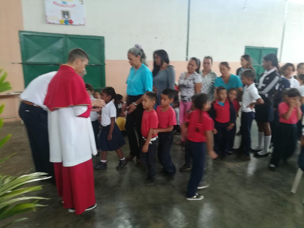 superaulag's tweet photo. @fbitanzoategui @MPPEDUCACION @alfarera49 imppsicion de ceniza U.E Carlos Fragachan municipio Guanipa https://t.co/EdQwQqsNKX