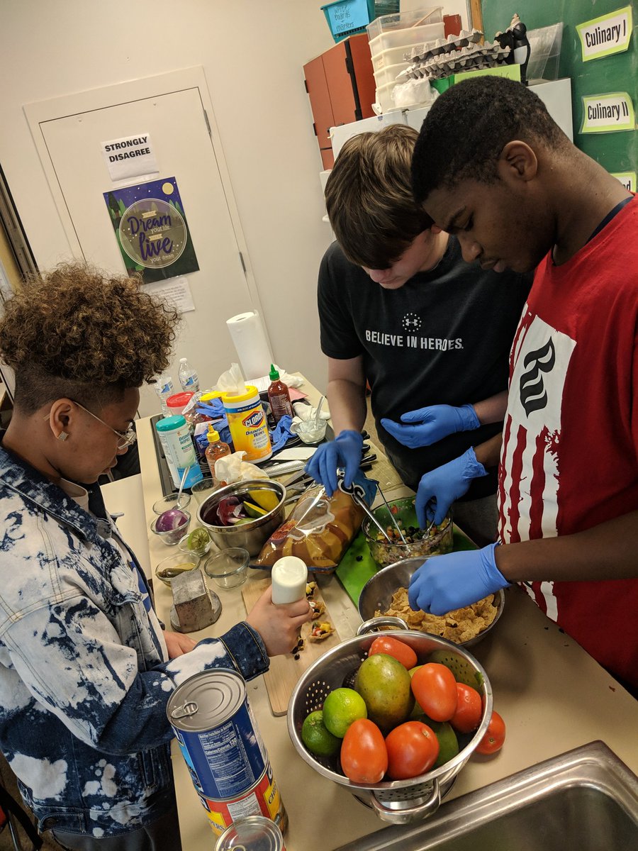 BHS_FACS's tweet photo. Chef Dennis is here from Johnson and Wales demonstrating an awesome mango salsa and sharing what it's like on campus and being a chef!! @BinghamtonCSD @dawnecadams @Kevin_Richman @jwadmission https://t.co/DnMZAGJYQQ