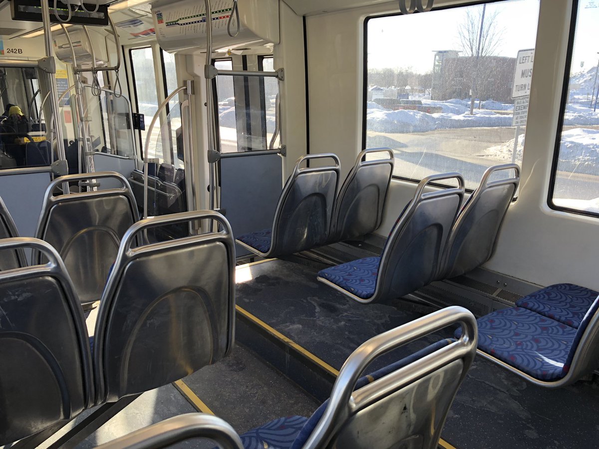 metrotransients's tweet image. Some days it’s great: the entire end of the train to myself during rush hour, and it’s CLEAN to boot. Cheers @MetroTransitMN #minneapolis #stpaul #metrotransitmn