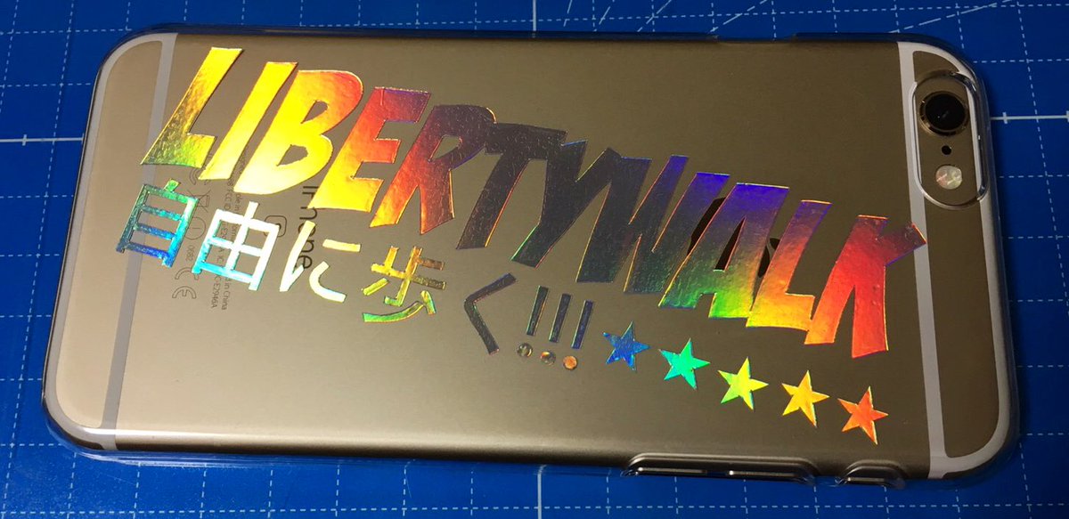 Build_it_jp's tweet photo. iPhoneのケースがバキバキになったので
安いケース買ってホログラムシートでリバティウォーク仕様にしてみた。

キラキラいいねw https://t.co/4alwy69Atj