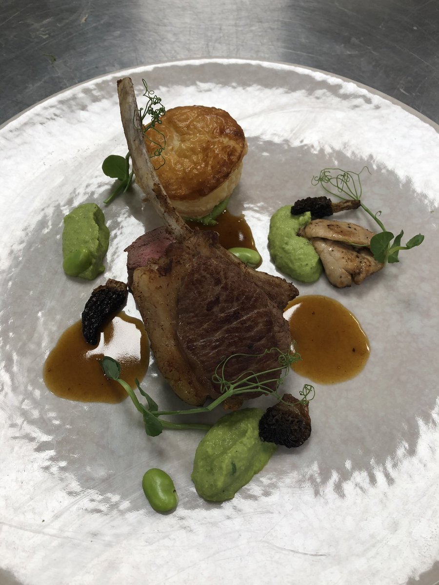 AGascoigne77's tweet image. Lovely dishes from @N_HertsCollege student chefs today. Celebrating #BritishPieWeek with lamb, broad beans, sweetbread pie and gravy #properpie Level 2’s tomorrow with chicken tikka hand pies