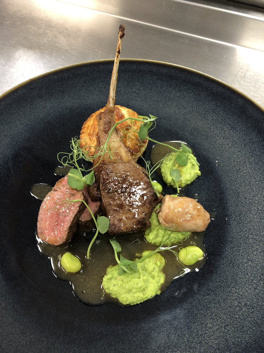 AGascoigne77's tweet image. Lovely dishes from @N_HertsCollege student chefs today. Celebrating #BritishPieWeek with lamb, broad beans, sweetbread pie and gravy #properpie Level 2’s tomorrow with chicken tikka hand pies