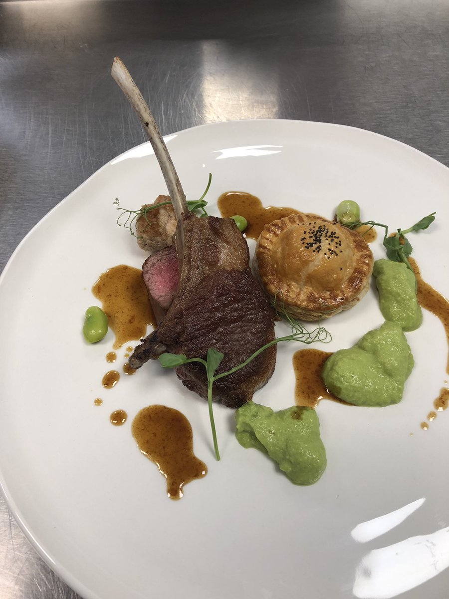 AGascoigne77's tweet image. Lovely dishes from @N_HertsCollege student chefs today. Celebrating #BritishPieWeek with lamb, broad beans, sweetbread pie and gravy #properpie Level 2’s tomorrow with chicken tikka hand pies