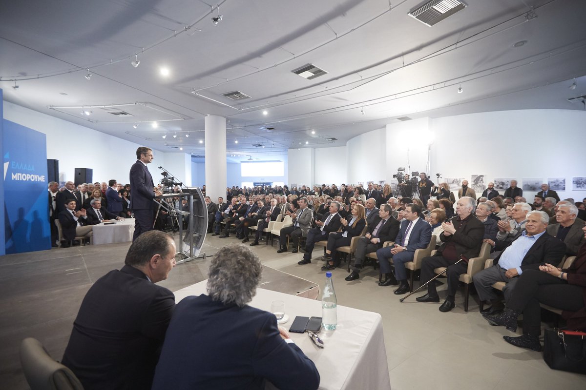 kmitsotakis's tweet photo. Θέλουμε να αναβαθμίσουμε το τουριστικό προϊόν και να δώσουμε κίνητρα για να γίνουν τα ξενοδοχεία ενεργειακά πιο αποδοτικά. Και θέλουμε μια ανάπτυξη που σέβεται το περιβάλλον και προστατεύει το φυσικό πλούτο. Θα είμαστε αρωγοί στην προσπάθεια για νησιά χωρίς πλαστικά. #Ρόδος https://t.co/7ZXVVD2mpj