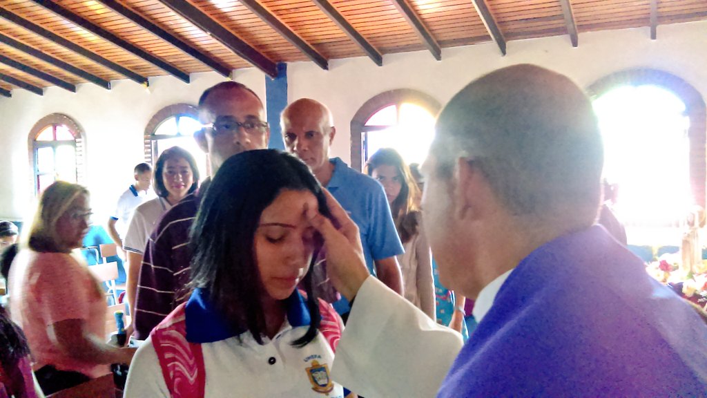 GCPRENSAOCUMARE's tweet photo. #EnDirecto la Extensión Ocumare del Tuy de la Unefa celebró la eucaristía para dar inicio, a la cuaresma y conmemorar la muerte del comandante supremo Hugo Chávez @unefa_ve @Neriogalban1 @ffmj https://t.co/iO7QAXXOc1