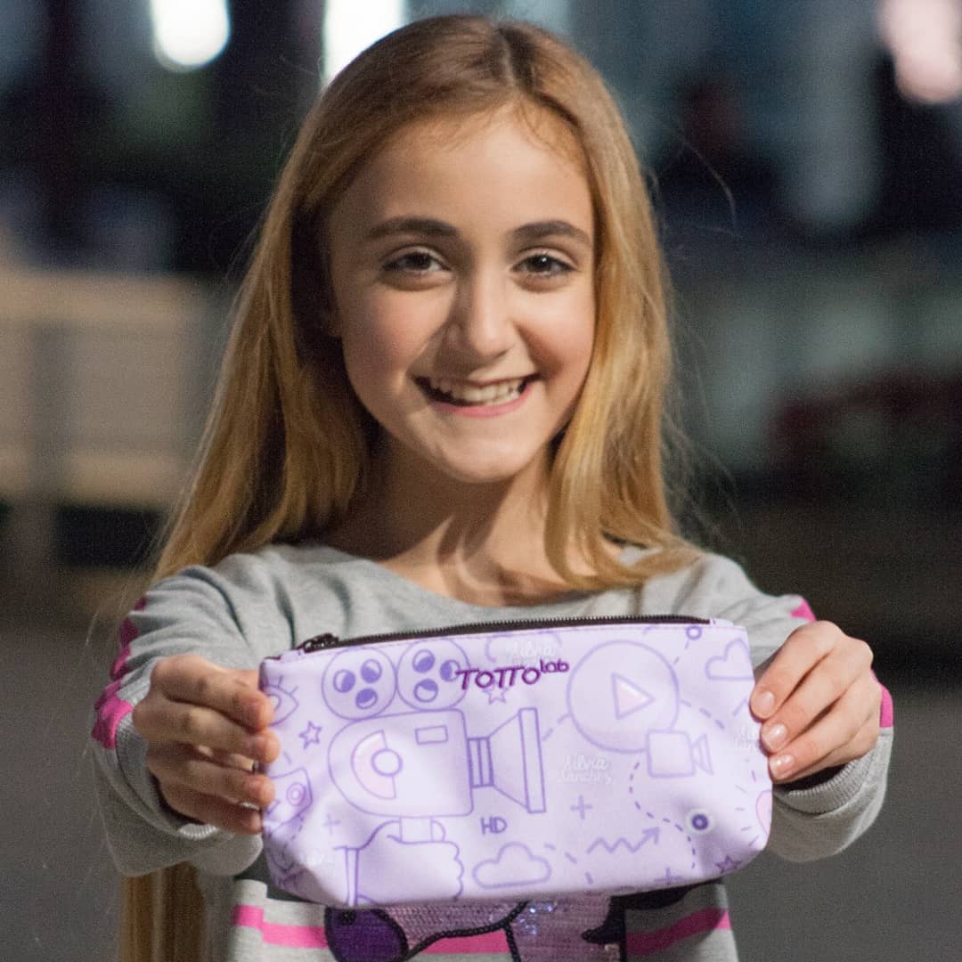 silviasanchezof's tweet photo. También podéis comprar el estuche a juego con la mochila totalmente diseñado por mí para @TottoEspana
 #TOTTOLab #TOTTO #diseño #arte #mochilas #ad #publi
Lo tenéis aquí : https://t.co/CYLEK5vMHj https://t.co/Hzifz5F8Lq