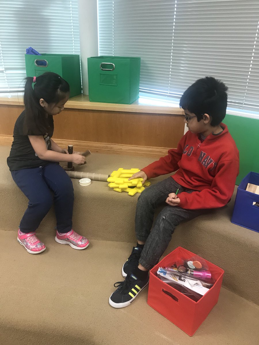 legitmrswhitt's tweet photo. GT kiddos are exploring and building in the #AshleyLibrary Makerspace this morning! @AshleyElem @ashleyelempta https://t.co/zrhs08WAcH