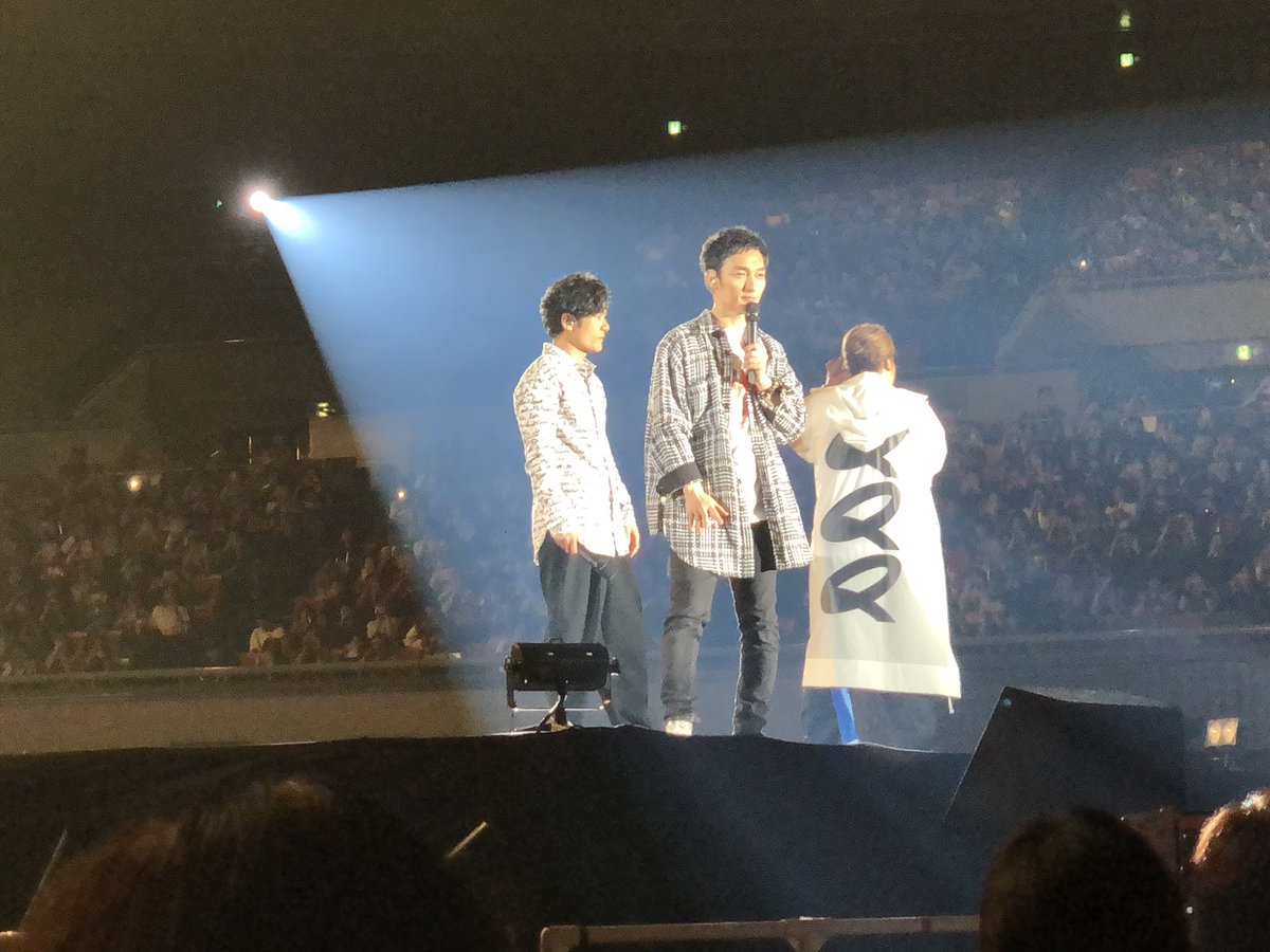 Smap0306's tweet photo. 3/6昼夜行ってきました💓私の誕生日でもあったので、お昼のお見送りで慎吾くんに『今日誕生日なの！！！』 って言ったら『おめでとう〜〜！！😊😊』ってしっかり目を見て言ってだきました😇💓慎吾くんありがとう！！夜公演はめちゃくちゃ近かった〜🤣👏すごく楽しかった〜〜！！！#NAKAMAtoMEETING https://t.co/3rkQnKRHgl