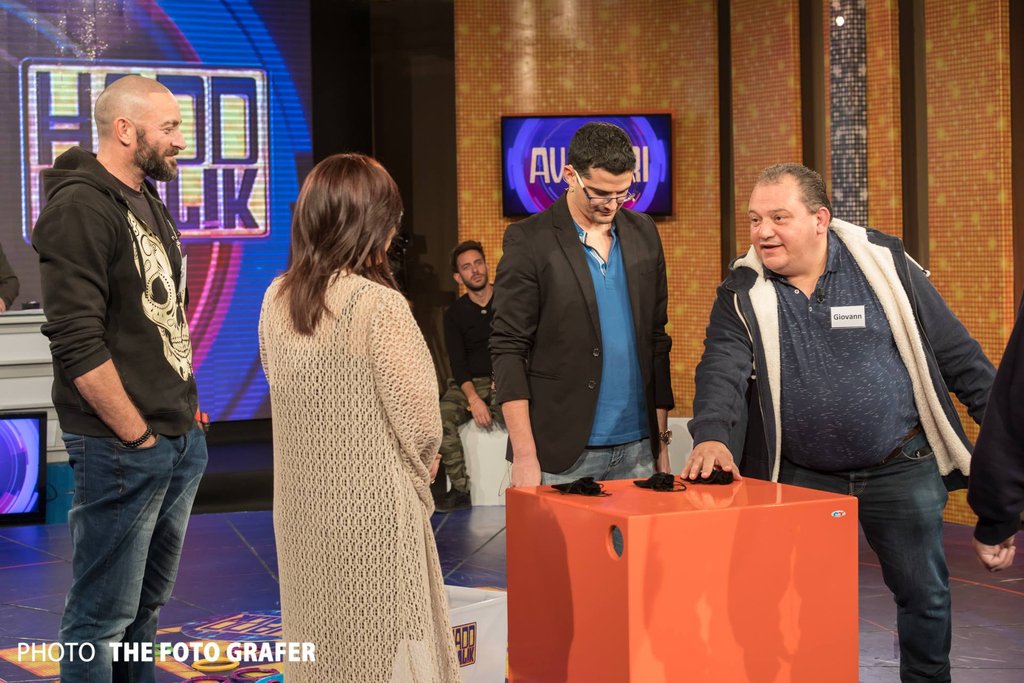 DanRavenMagic's tweet image. Three small bags, one containing a €50 note...will I influence their choice so I don't lose my money? 😅

#tvmagic #magician #closeupmagic #banknight #ravenisation