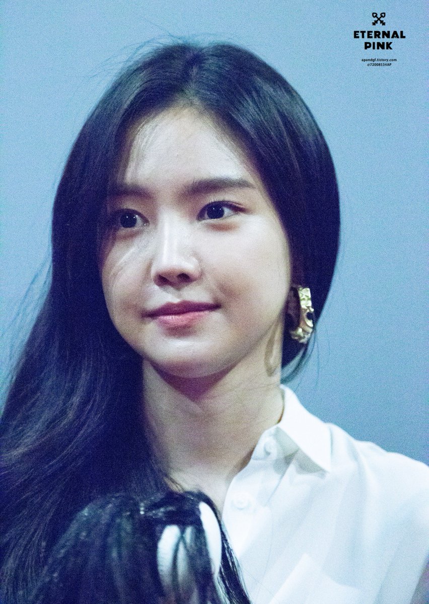 181111 에이핑크 손나은 영화 [여곡성] 부산 무대인사 #에이핑크(@Apink_2011) #Apink #나은(@Apinksne) #손나은 https://apandgf.tistory.com/208?category=663631…Translate post