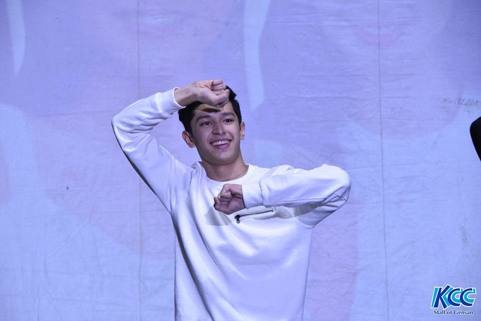 SETHstersGNSN's tweet photo. Katuwaan Lang. 😂

RT for Seth @imsethfedelin 
FAV for Aljon @AljonMendoza_ https://t.co/6cHrfzzwa3