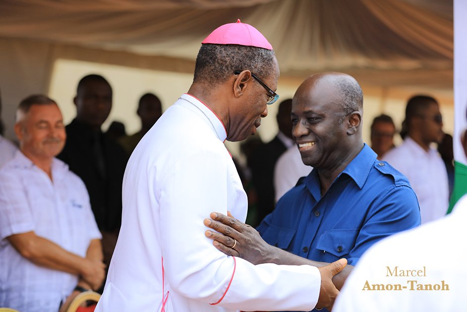marcelamontanoh's tweet photo. En ce Mercredi des Cendres, je vous souhaite un bon temps de préparation spirituelle à la résurrection du Christ.
Puisse ce temps de jeûne, de prière et de partage nous rapprocher de DIEU et de notre prochain.
Bon carême à toutes et à tous.
#MATCIV #MercrediDesCendres https://t.co/I8twfqXu1T