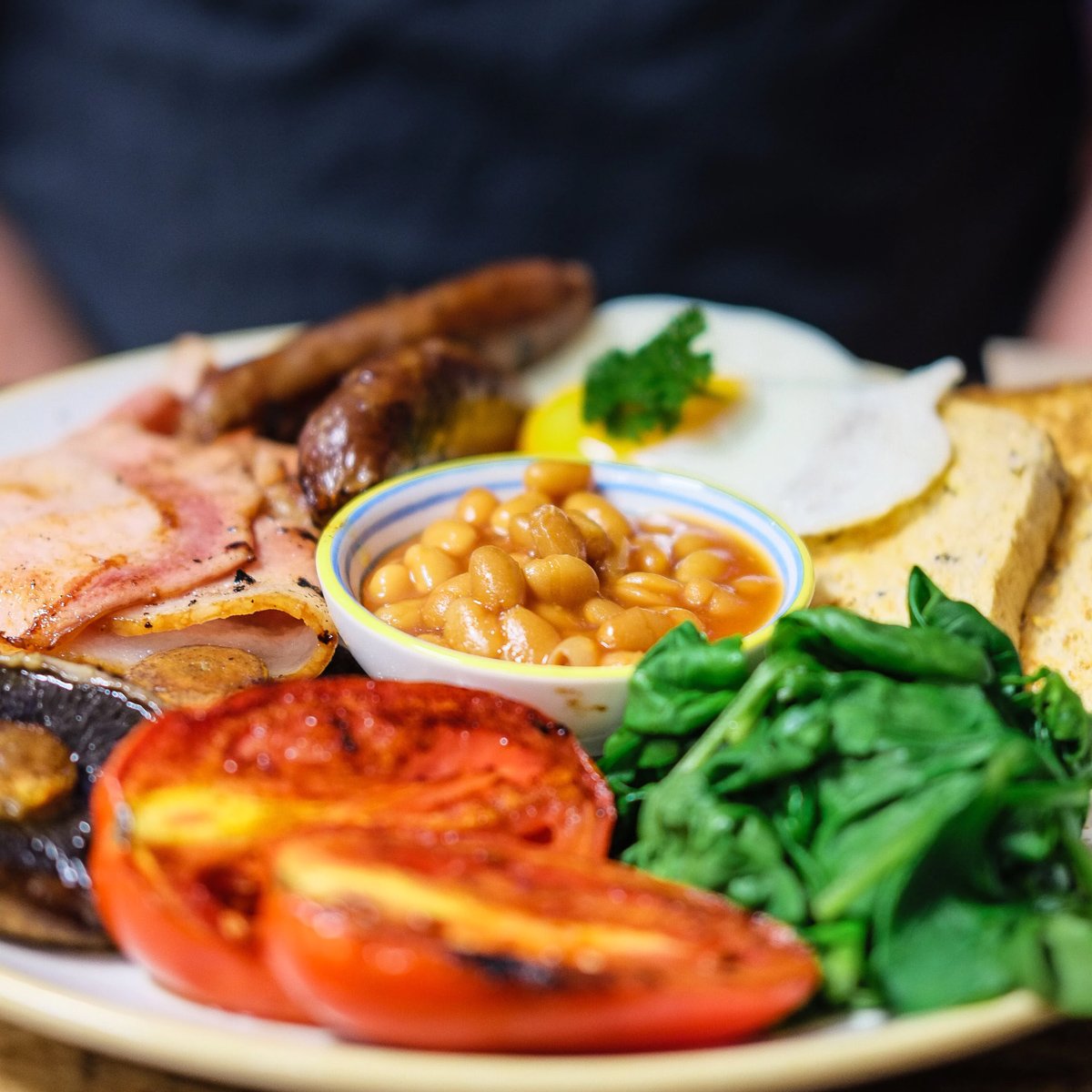 Why not treat your Wednesday like the weekend? We've got a range of top-notch breakfast spots on the app (including @Haar_RockCoffee) that will help you get the day started 1 rasher at a time 🥓 #WhyWait #mobileordering #breakfastofchampions #winningwednesday