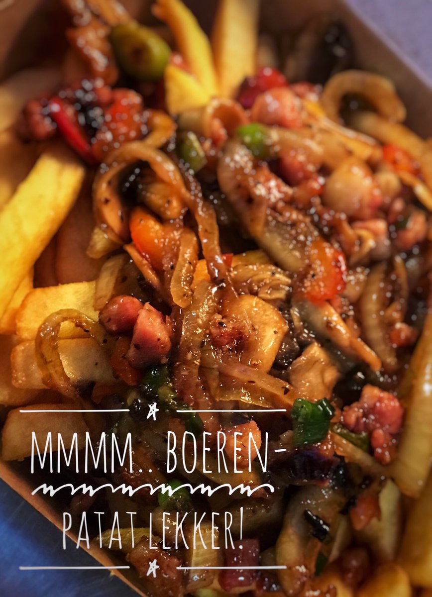 DoldeSoldoat's tweet photo. ‼️Boerenpatat‼️
Naast de gewone patatjes doen het de patatten met toppings ook bijzonder goed, probeer bijvoorbeeld ook eens onze “Boerenpatat” 
Een heerlijke topping bestaande uit spekblokjes, lente-ui, paprika, champignon, uien en geheime kruiden, zo uit de wok op je patat! https://t.co/kDdqTaoLul