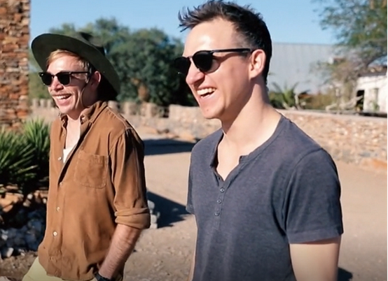 KYK: Suidooster-ster maak vriende met bobbejaan in Namibië netwerk24.com/huisgenoot/Via… #IewersInAfrika