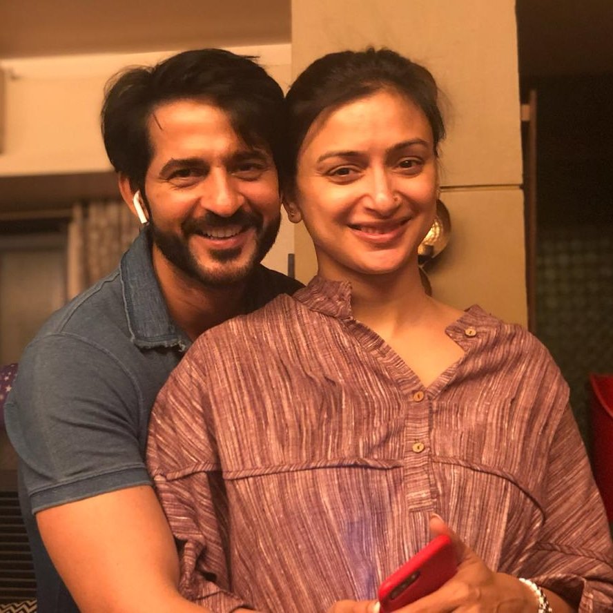 tentej's tweet photo. You are a special gift from the heavens. Your smile warms my heart and your presence makes me whole. I love you, today and forever @gpradhan7774.
#HitenTejwani #GHTWednesday #wednesdaythoughts #Wednesday #WednesdayVibes #love #quotesoftheday #quotesdaily #soulmate https://t.co/Zu5OLAnRZD