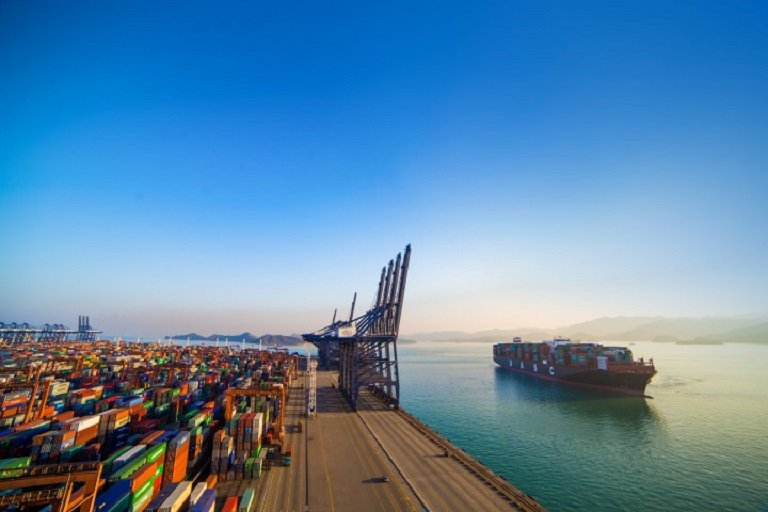 VesselFinder's tweet photo. MAN Energy Solutions signs a contract for the conversion of a 15,000 TEU container vessel to dual-fuel operation
https://t.co/x8eZD8Juxi #MANEnergySolutions #conversion #containership #SAJIR #HapagLloyd https://t.co/0nEHHXNUSr