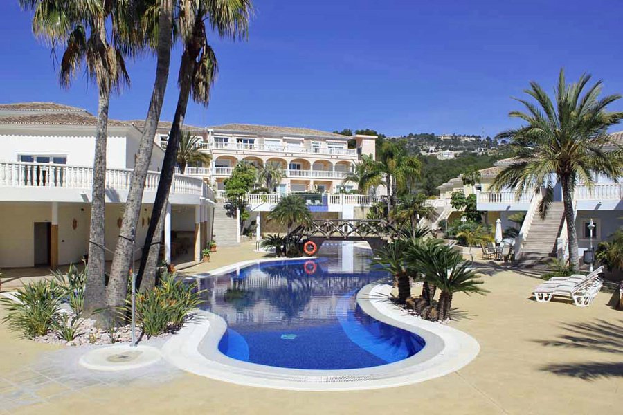DebbieJayne1301's tweet photo. Luxury 2 Bedroom Apartment for Sale in La Fustera, Benissa Costa. REDUCED TO SELL at 165.000 euros!  Beautiful apartment in sought-after luxury complex with pools, indoor spa, gym, jacuzzi and heated pool, short walk to La Fustera Beach and amenities.  
https://t.co/io9zsULaIY https://t.co/0dNeIAGpQF