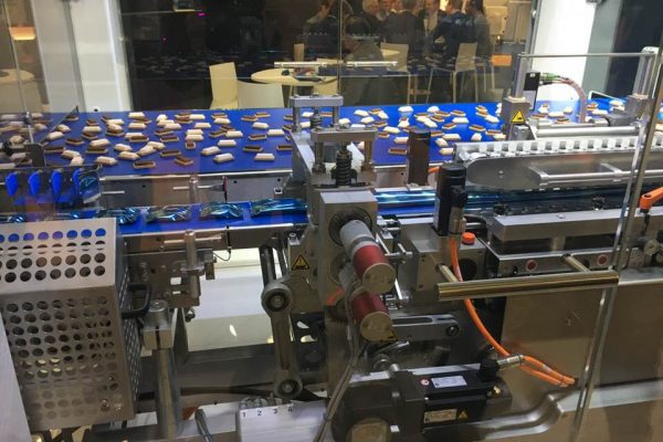 confectionprod's tweet photo. Gerhard Schubert gains recognition for heat-sealing robotics upgrade for its Flowmodul packaging system at ProSweets....#flowmodul #Gerhardschubert #confectioneryproduction #packaging...https://t.co/cIcgGIrPZP https://t.co/KAVtpjlUHp